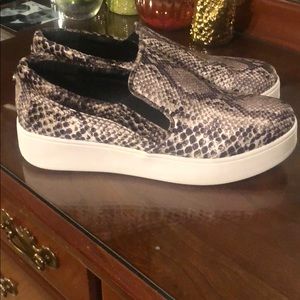 Steve Madden flatforms